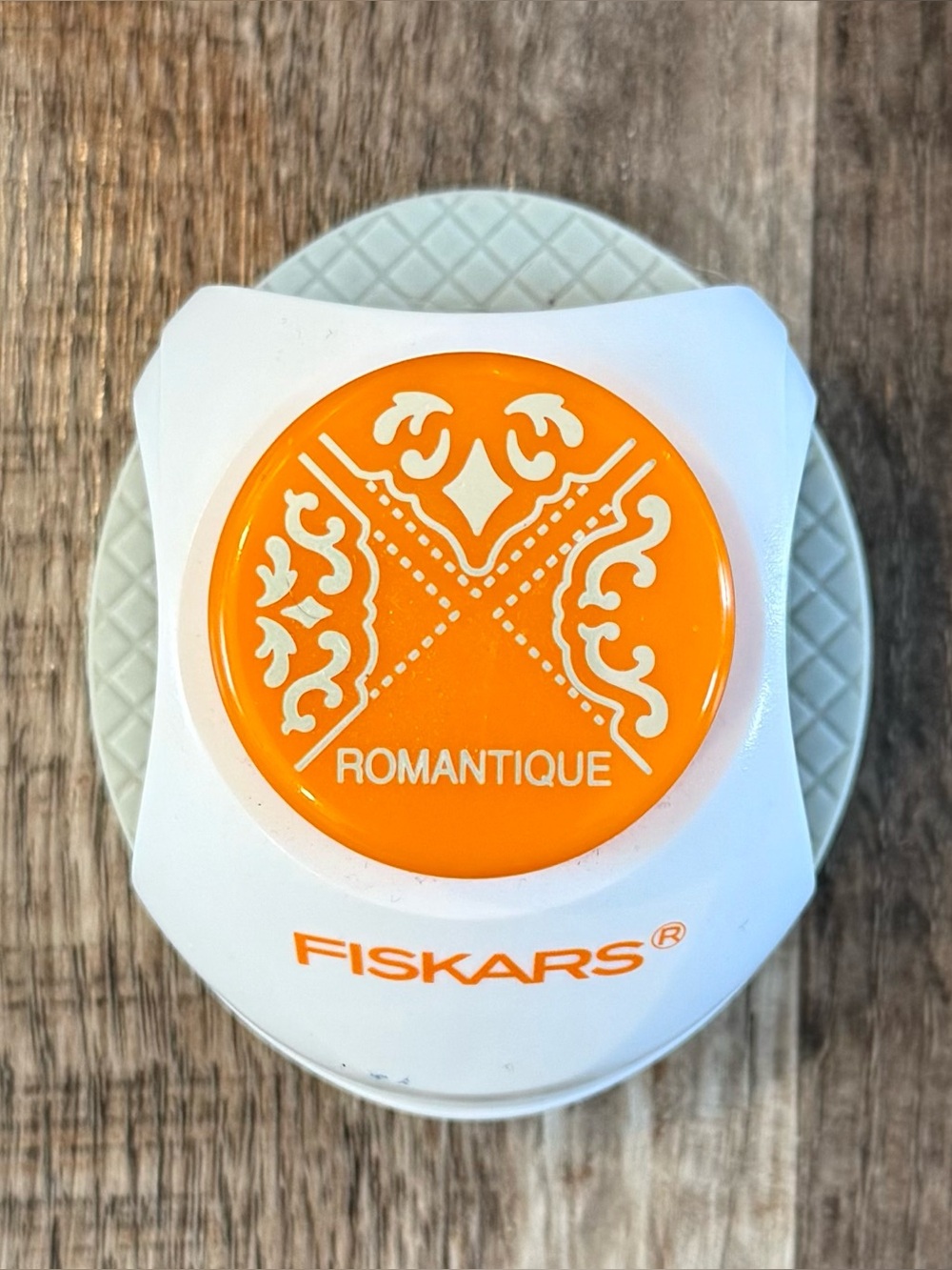 Fiskars 3-in-1 Corner Punch Romantique Designs Scrapbooking Card Making